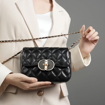 Chic Allure Crossbody | Kapitone Zincirli, Oval Kilit Detaylı