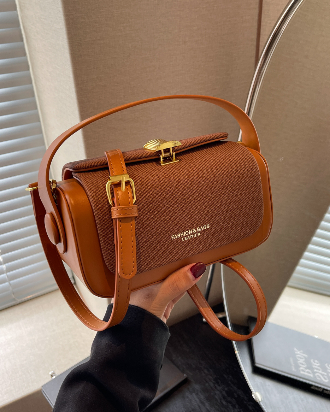 Retro II Renkli Kumaş Kapaklı Crossbody Çanta | Şık ve İşlevsel Tasarım